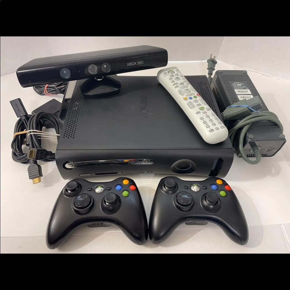 Xbox 360 120 GB console kinect controllers loaded with games